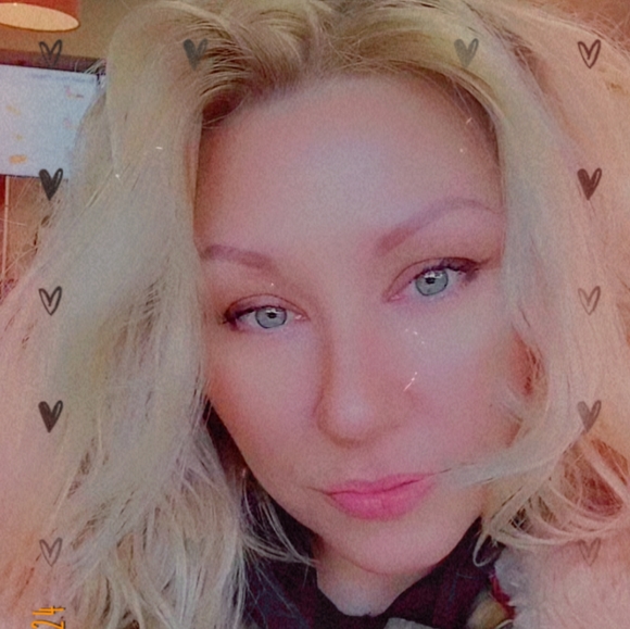 Meet your Posher, Krista - Picture 2 of 16